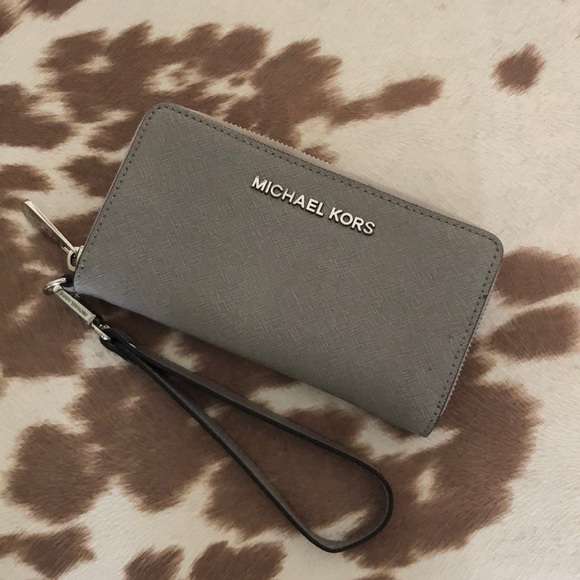 Michael Kors Handbags - Michael Kors Wrist Wallet